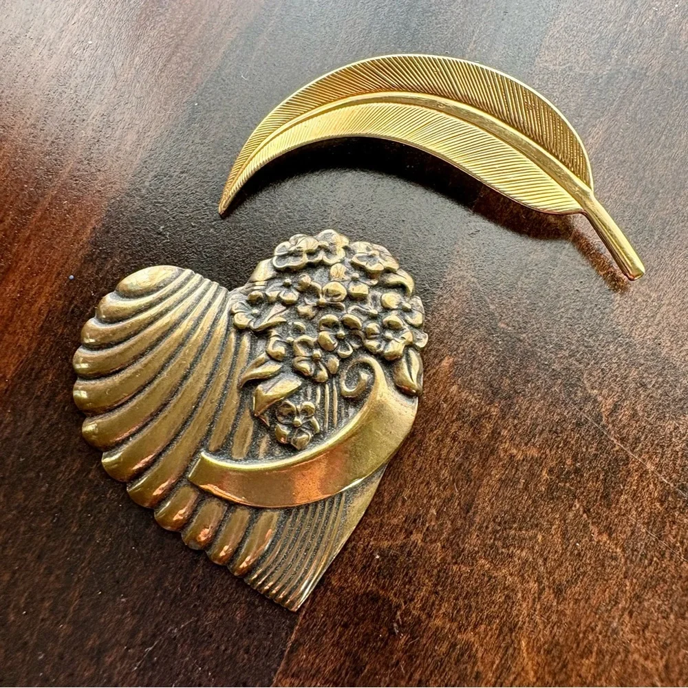 Set of 2 Golden‎ Vintage Brooch Pins